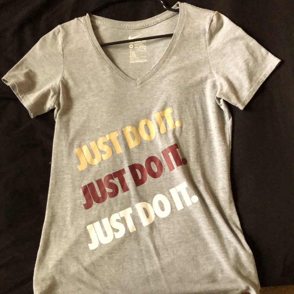 Nike tshirt , med barely wore